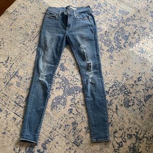 Levi’s 710 super skinny size 27 Brand New without tag